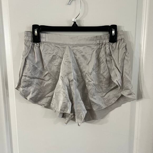 Lunya Bed Mini Shorts Size Small Color Grey Silver - Picture 1 of 3